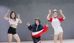 吃瓜娱乐手势舞,跟随吃瓜娱乐手势舞，一起摇摆快乐时光